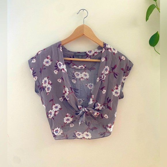 American Eagle Cherry Blossom Tie Front Crop Top - Picture 1 of 1